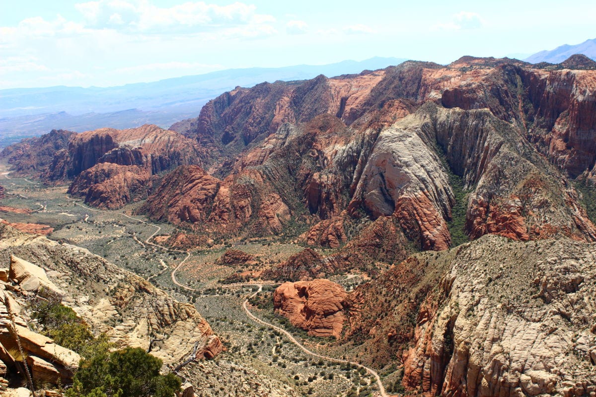 Hiking Southern Utah: Whiterocks Amphitheater to Awesome Chasm Traverse – The Independent | News Events Opinion More